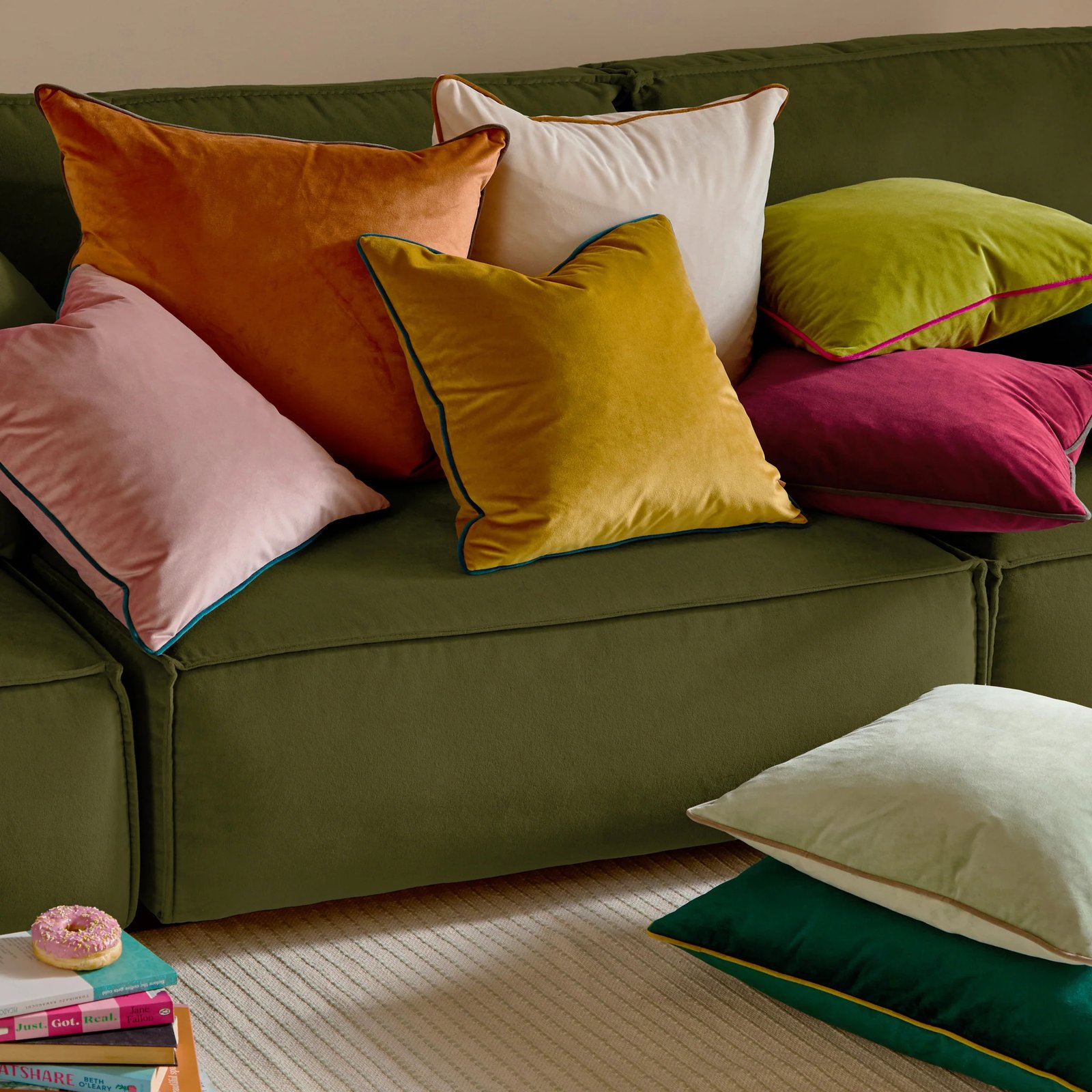 Meridian Velvet Cushion – Soft Luxury Decorative Cushion